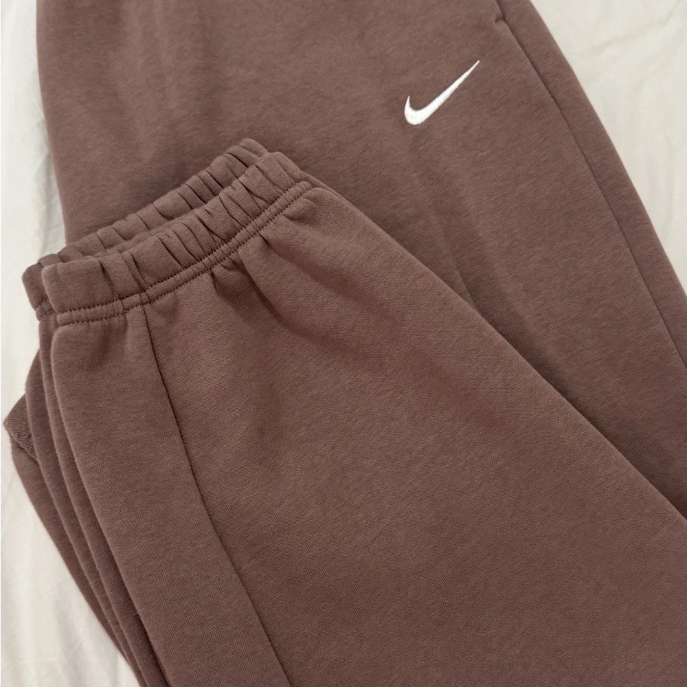 Nike Phoenix Fleece tapered sweatpants in brown - Picture 3 of 7